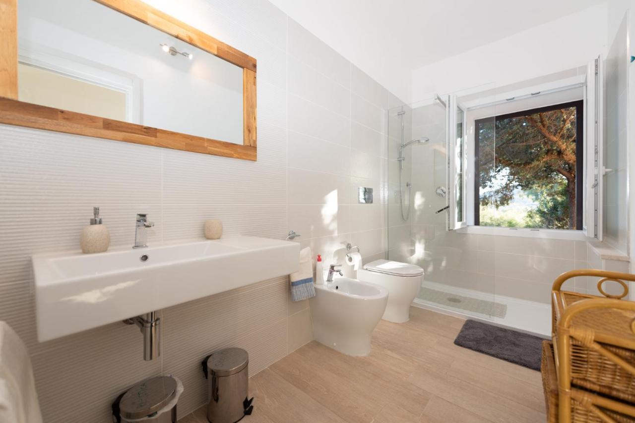 B&B Bithia Chia Esterno foto